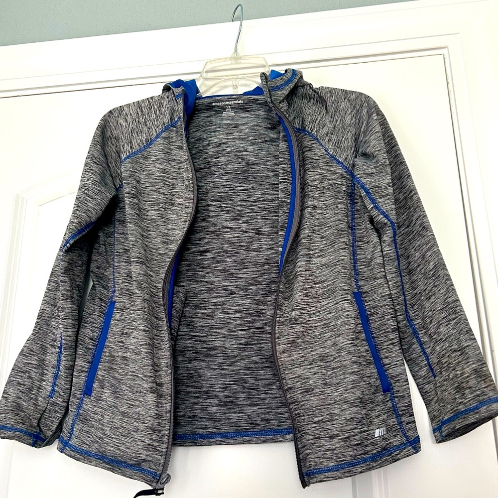 Boys light weight jacket with hood by Amazon Essentials size Large (10)